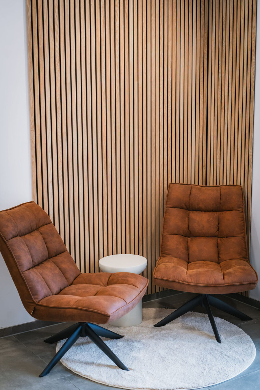 Empfangsbereich mit Lounge-Sesseln